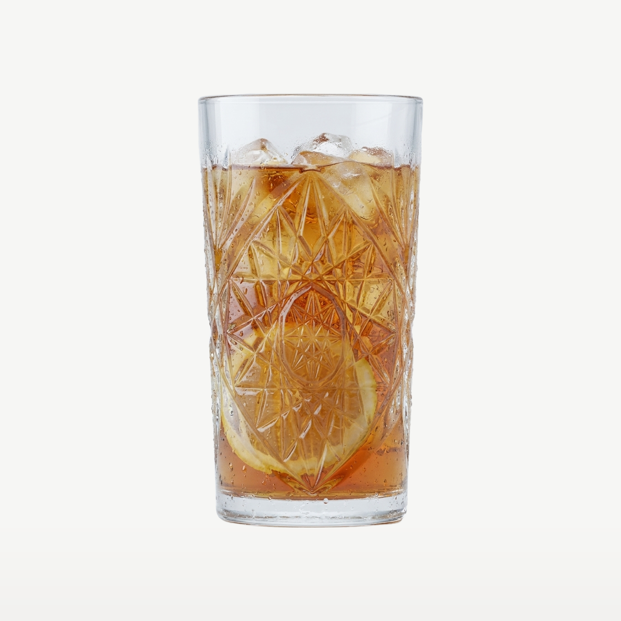 Onis Icon longdrinkglas 47 cl gevuld met iced tea