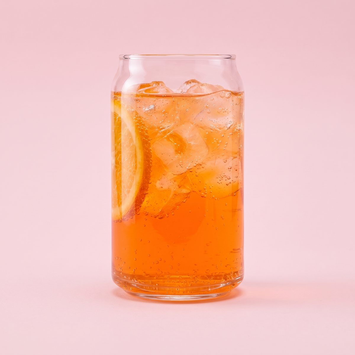 Arcoroc Plain Can cocktailglas 48 cl met spritz op roze achtergrond
