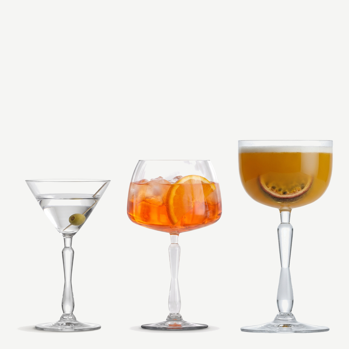 Onis New Era cocktailset met martiniglas, gin tonic glas en coupe gevuld
