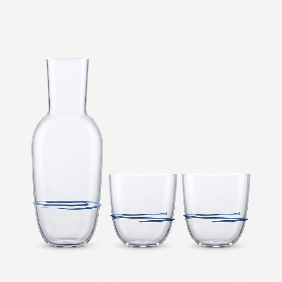 Zwiesel Glas Aura karaf met twee lege tumblers en blauwe glasdraad