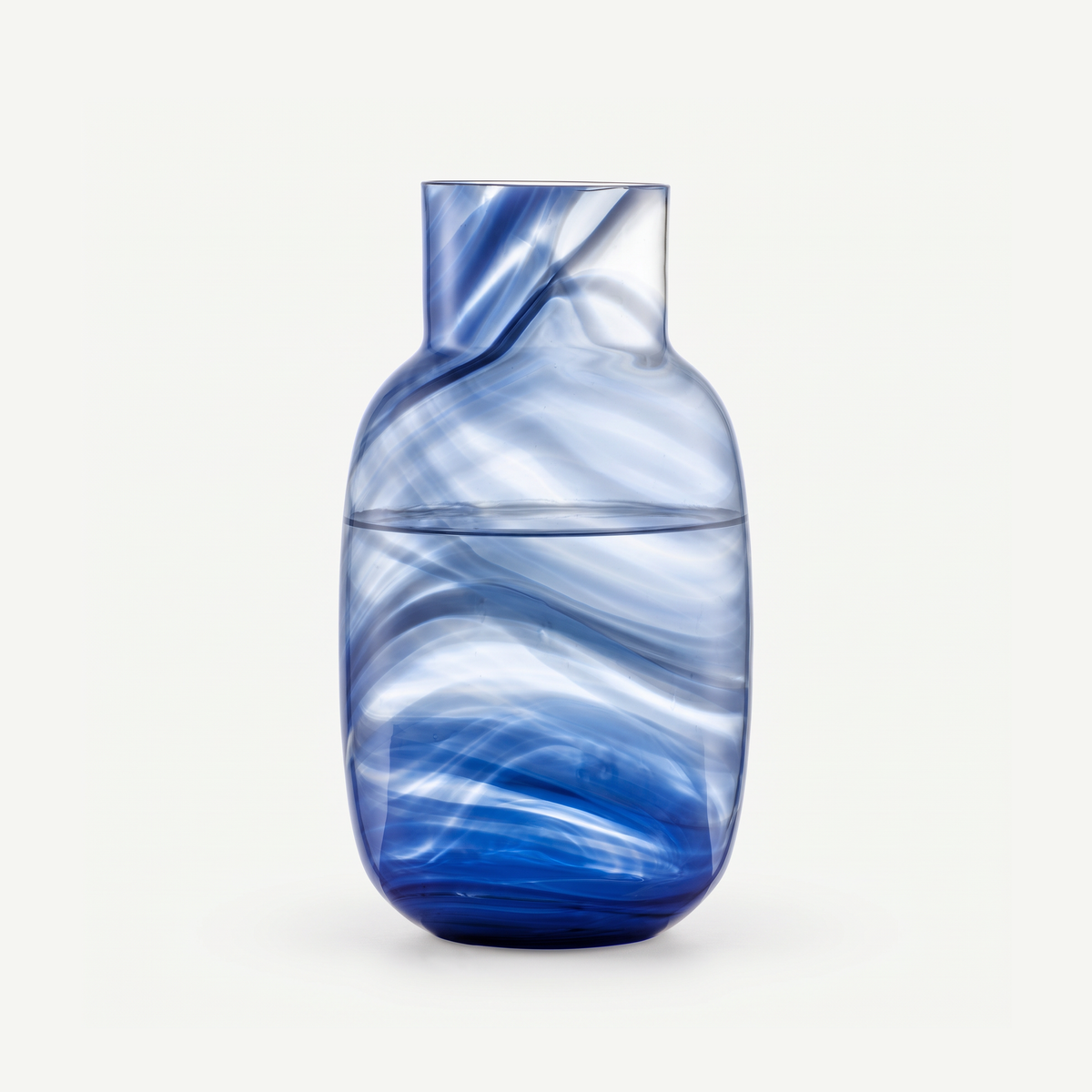 Zwiesel Glas Waters vaas klein blauw gevuld met water