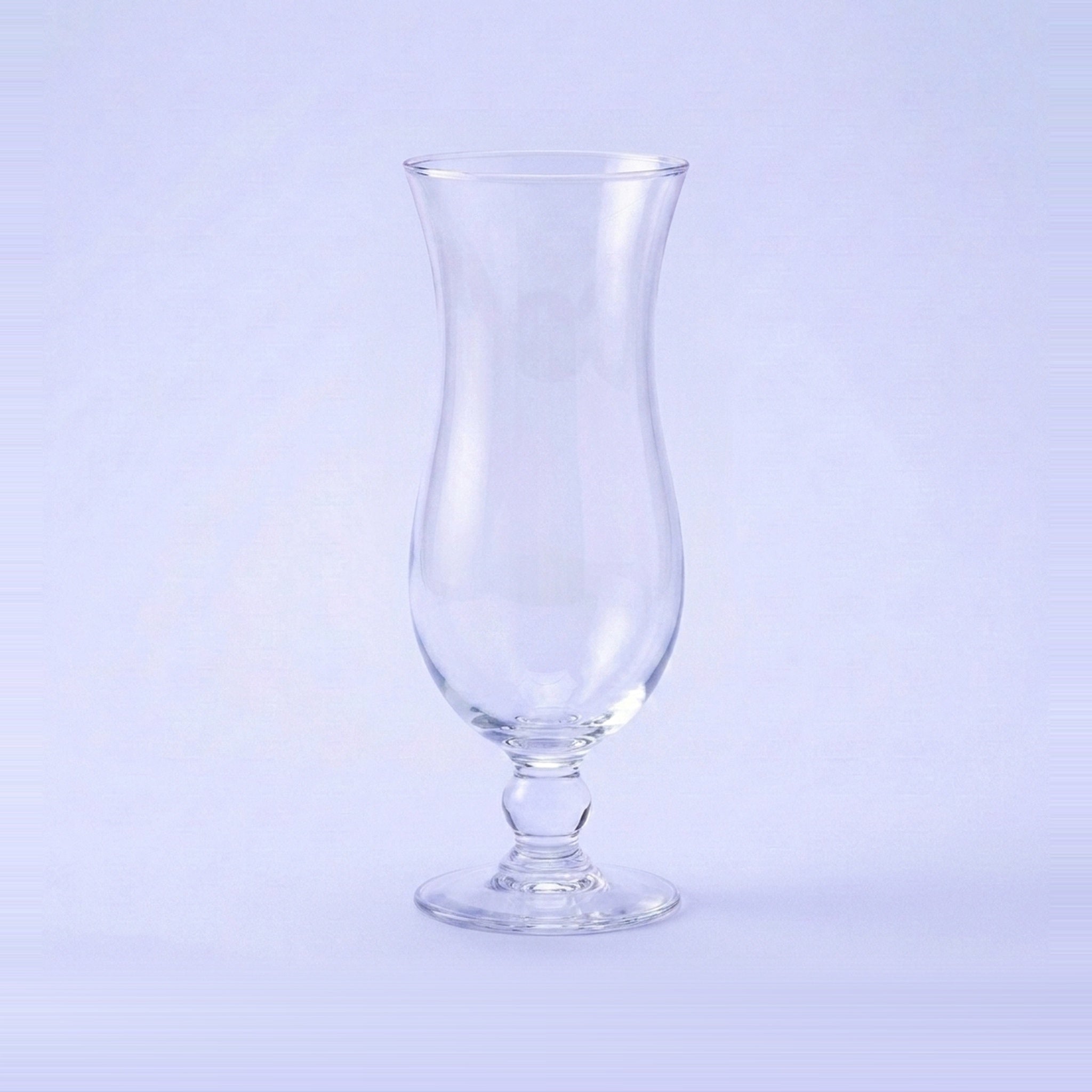 Bar Professional Hurricane cocktailglas 43 cl leeg op pastelblauwe studioachtergrond