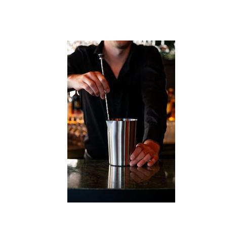 Mixing tin met schenktuit detail